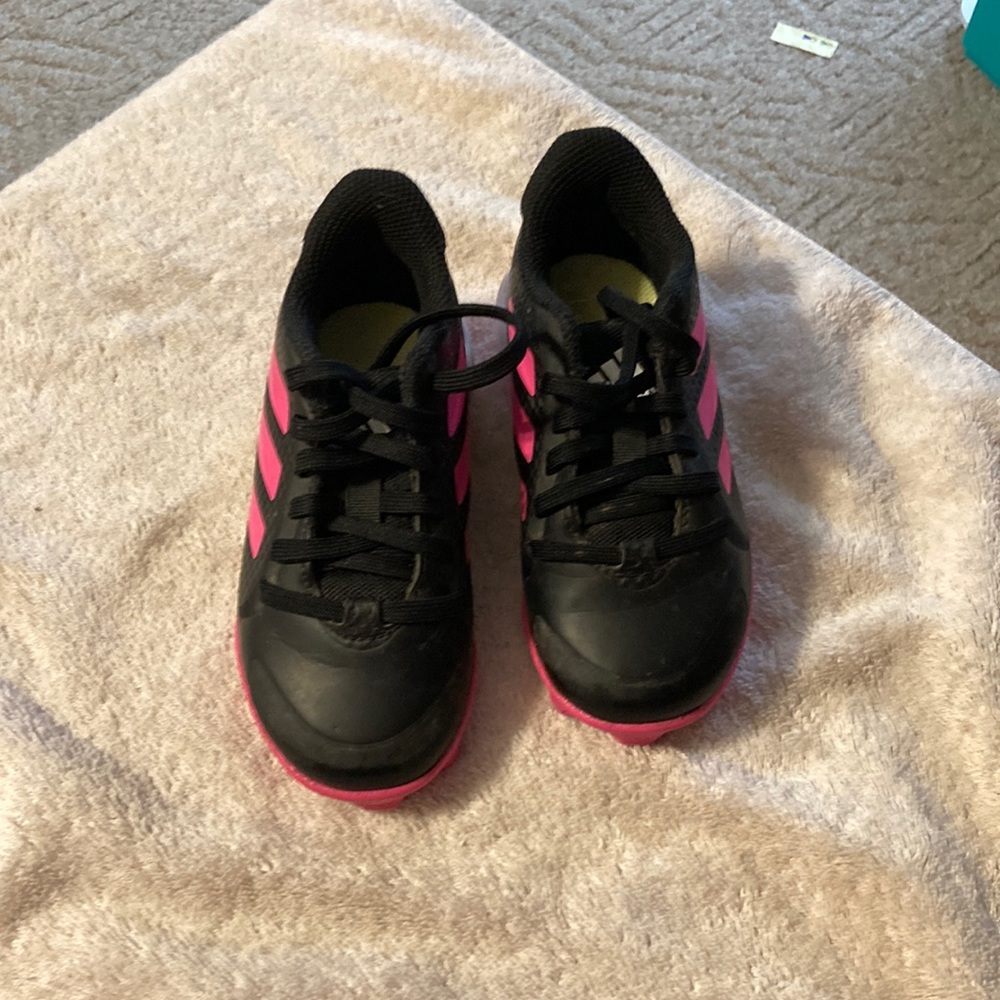 Worn 1 time girls soccer ⚽️ cleats!